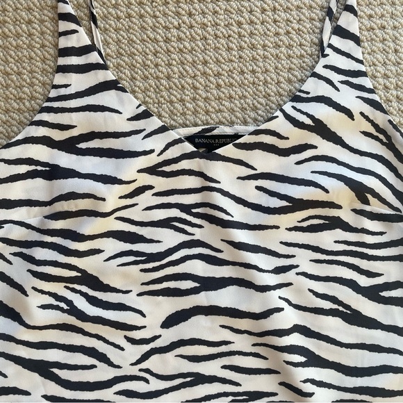 Banana Republic Zebra Blouse Size XS - Picture 3 of 12